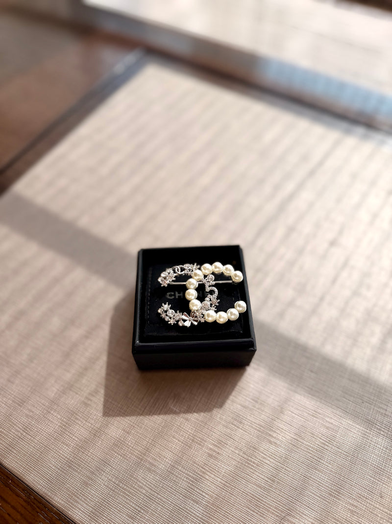Chanel Brooch - Pearl 5