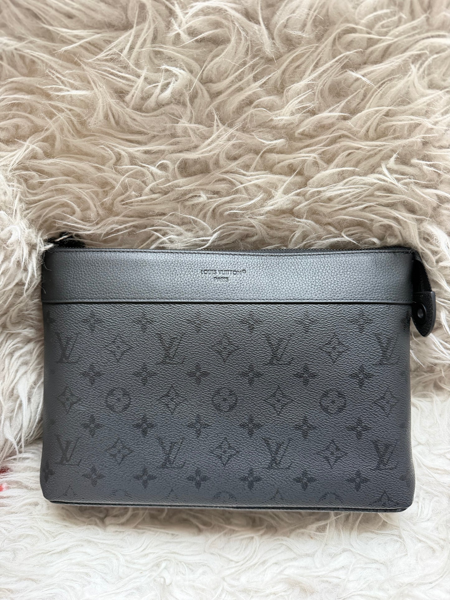 LV Men Pochette Voyage - Black