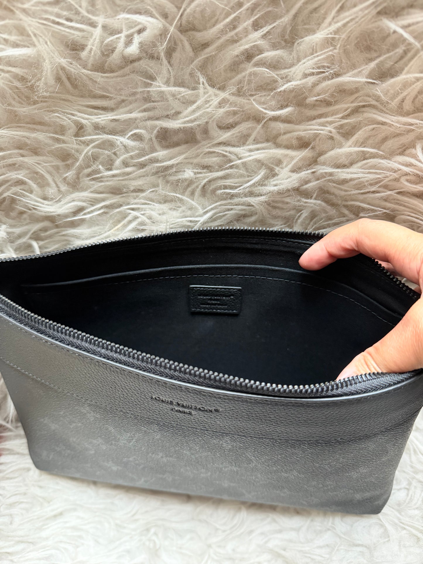 LV Men Pochette Voyage - Black