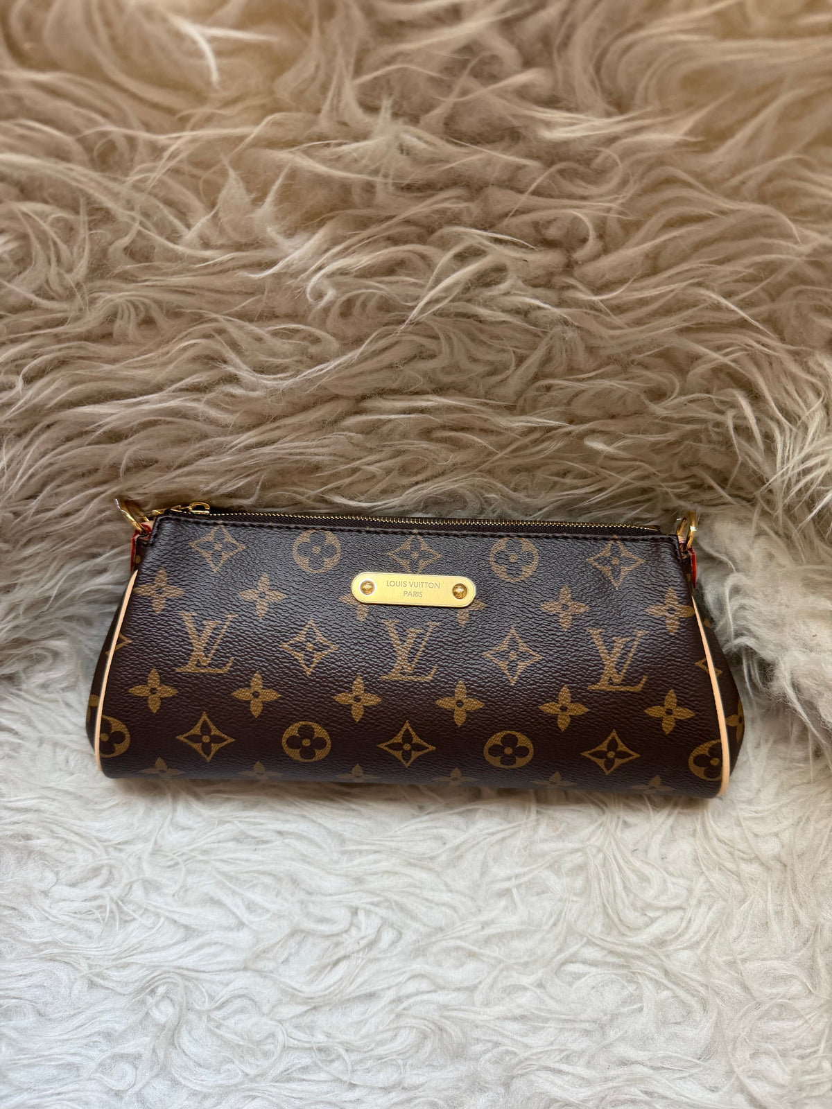 LV Pochette Eva