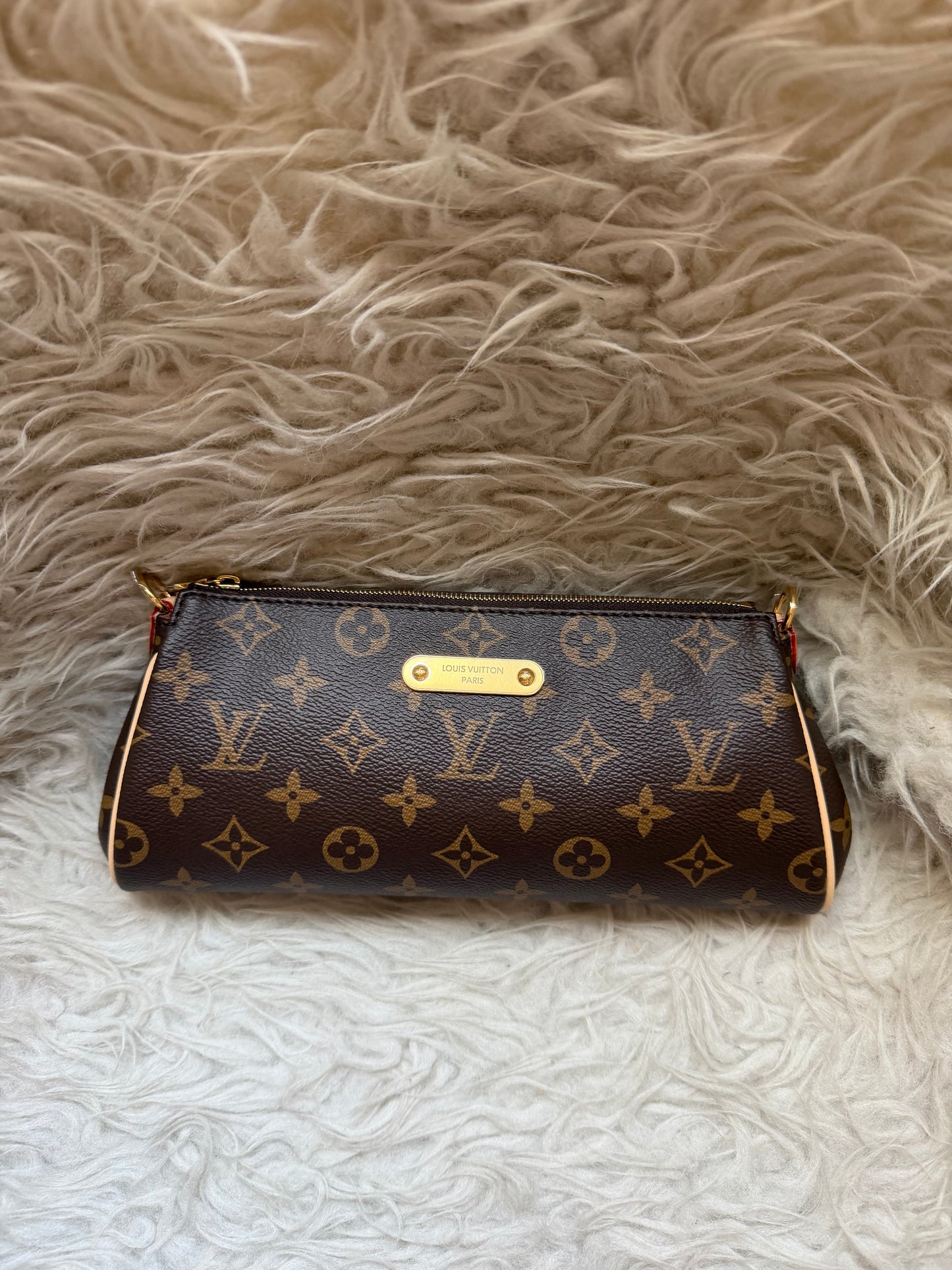 LV Pochette Eva