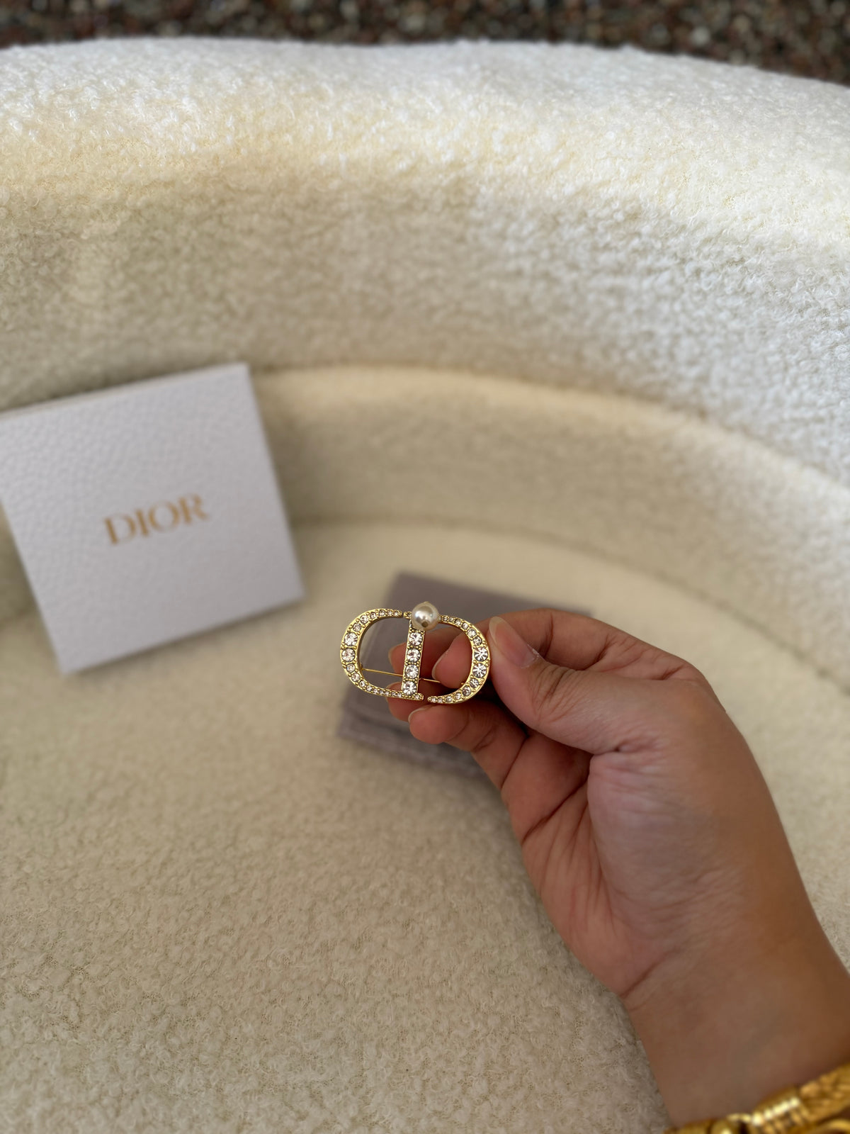 (Readystock) Dior Brooch - Sparkly Pearl