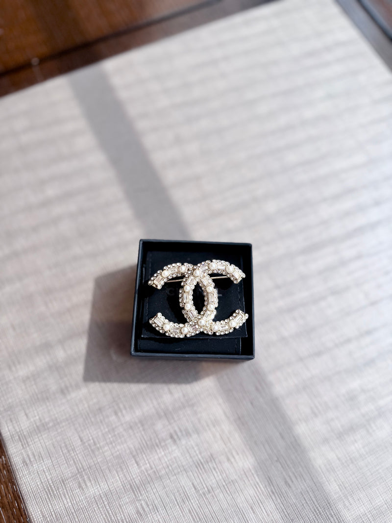 (Readystock) Chanel Brooch - White Silver