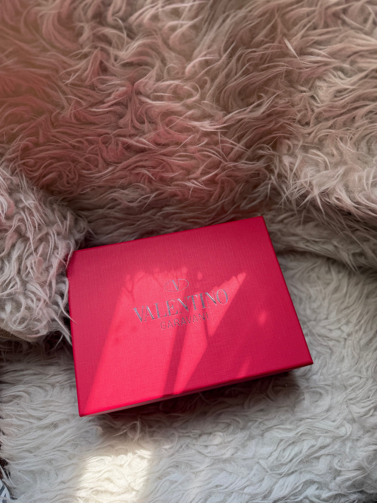 (Readystock) Valentino Garavani Small Locò Crystal - Pink