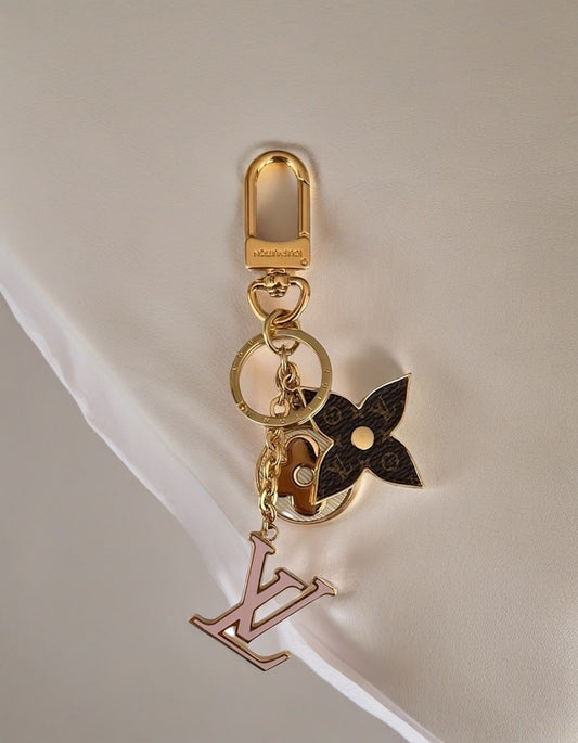 LV Keychain - Logo