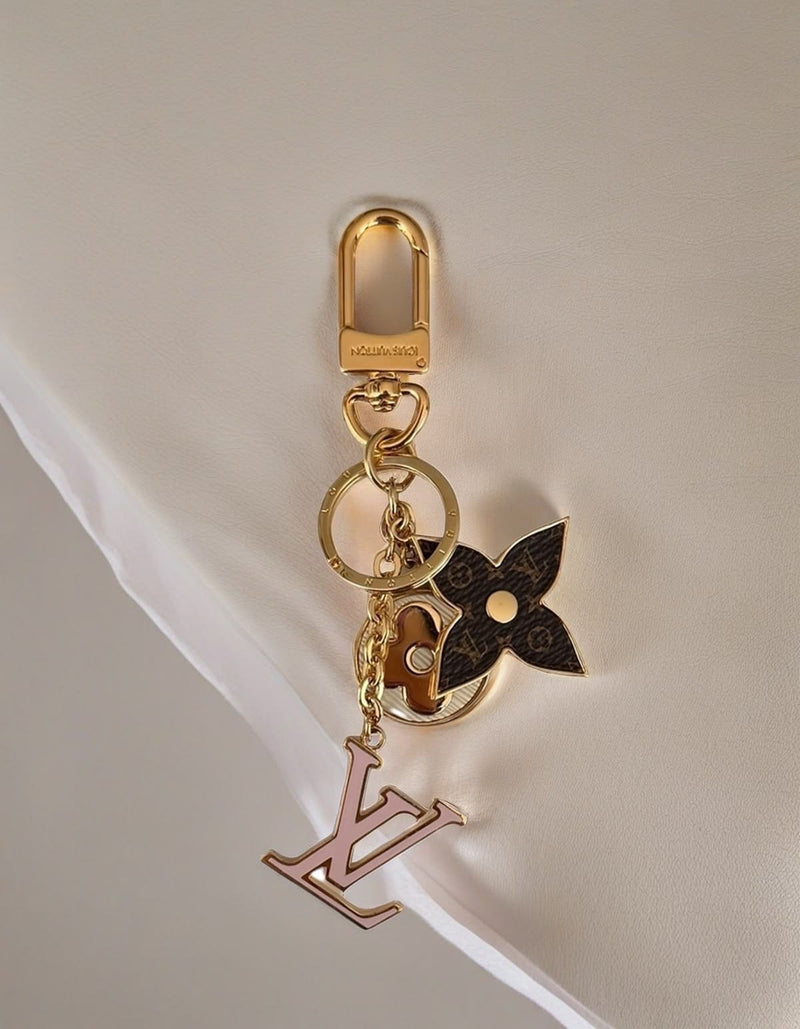 (Readystock) LV Keychain - Logo