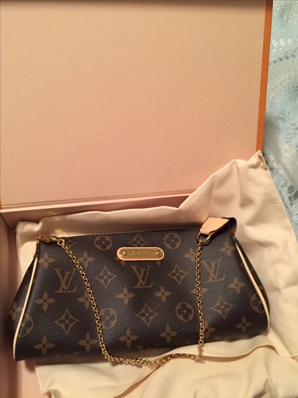 LV Pochette Eva