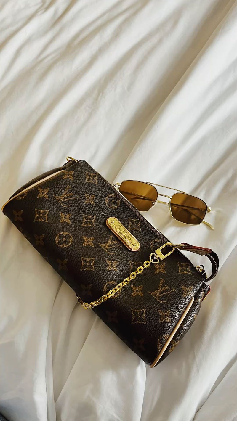 LV Pochette Eva