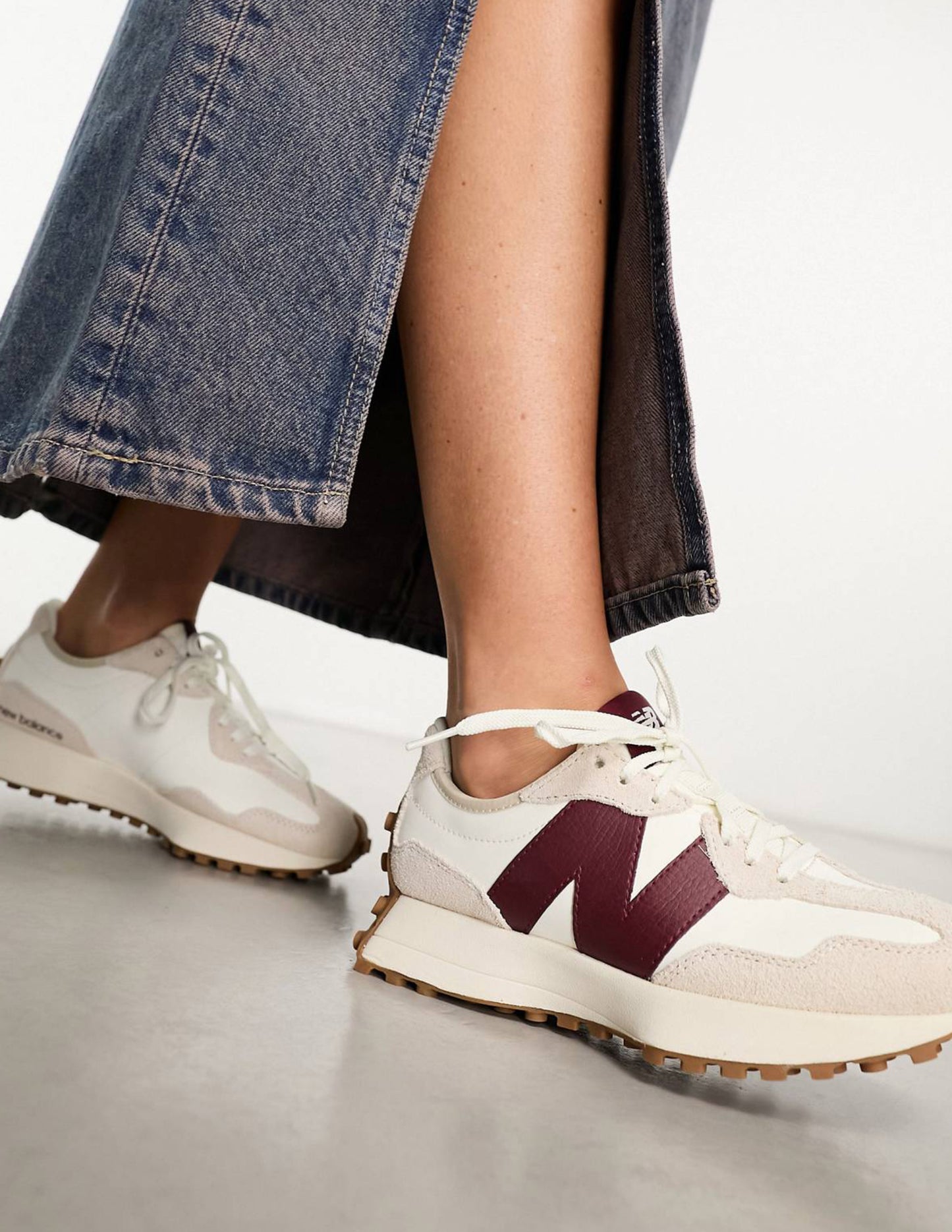 New Balance 327 in Off White & Burgundy