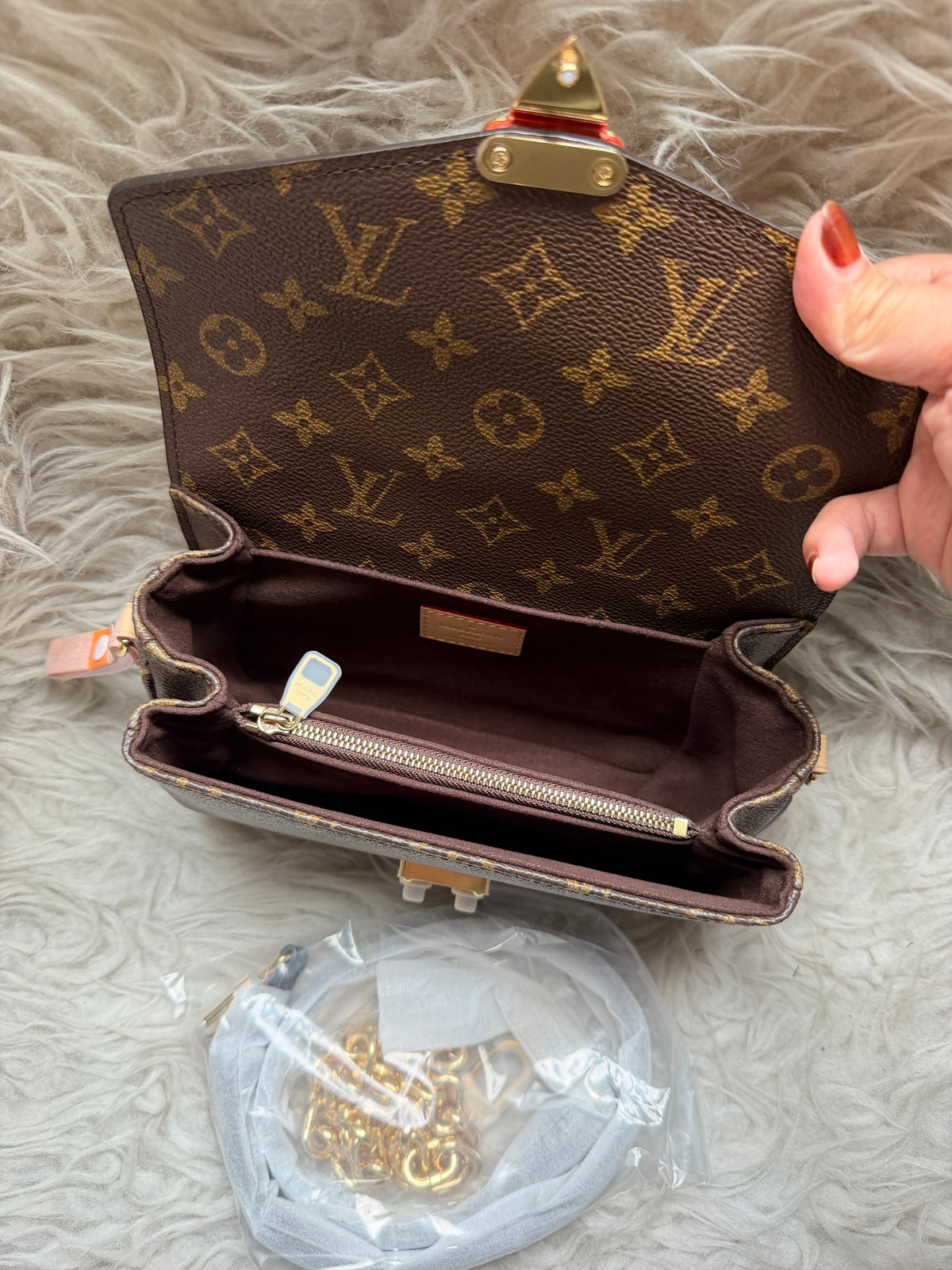 LV Pochette Metis East West