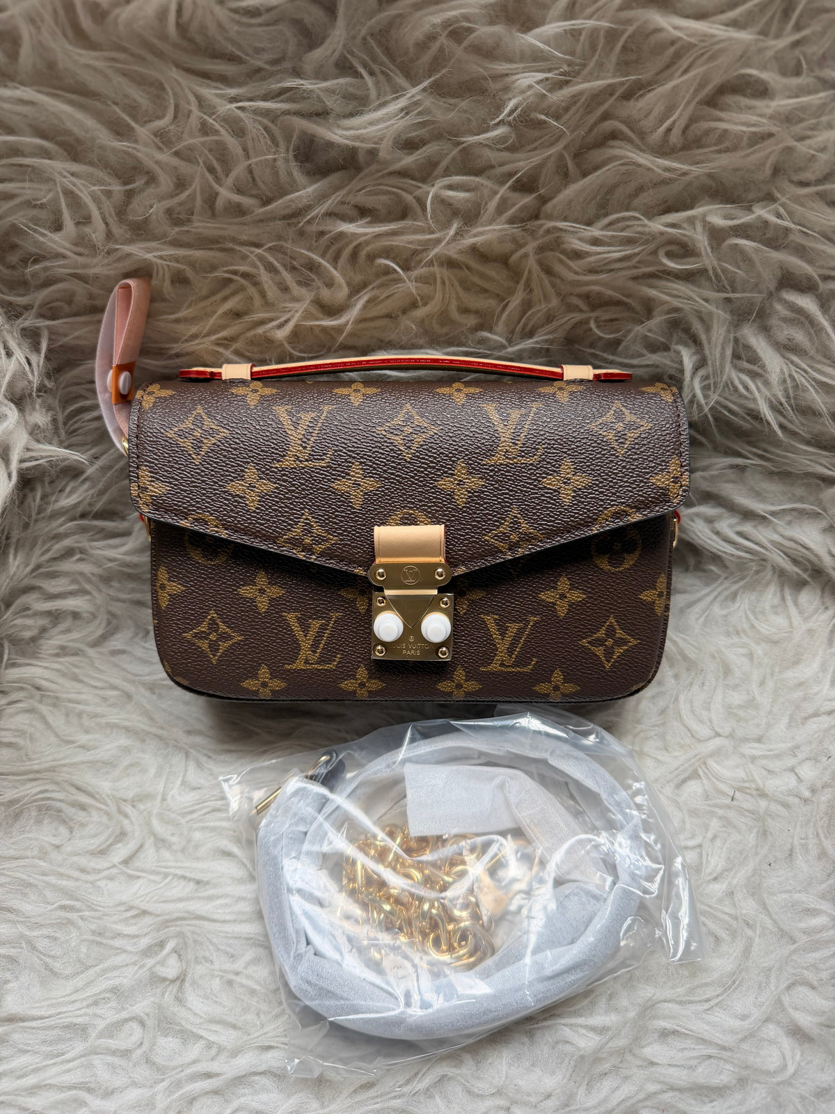 LV Pochette Metis East West