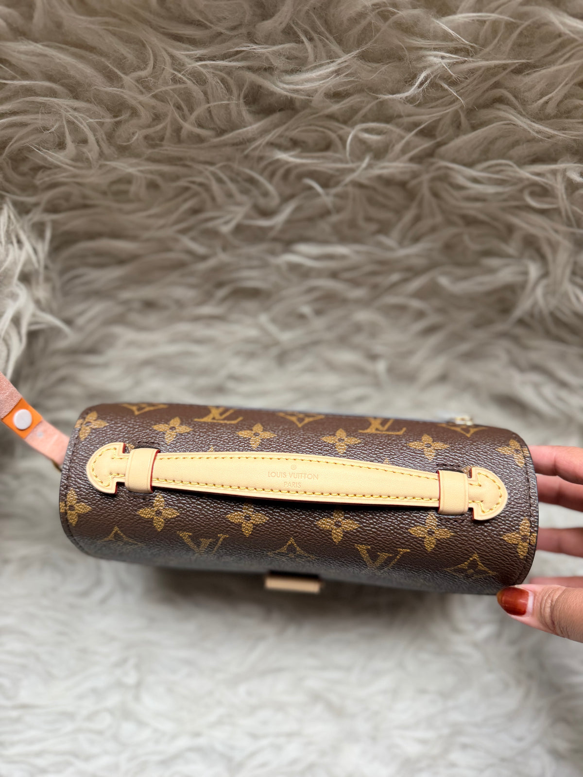 LV Pochette Metis East West