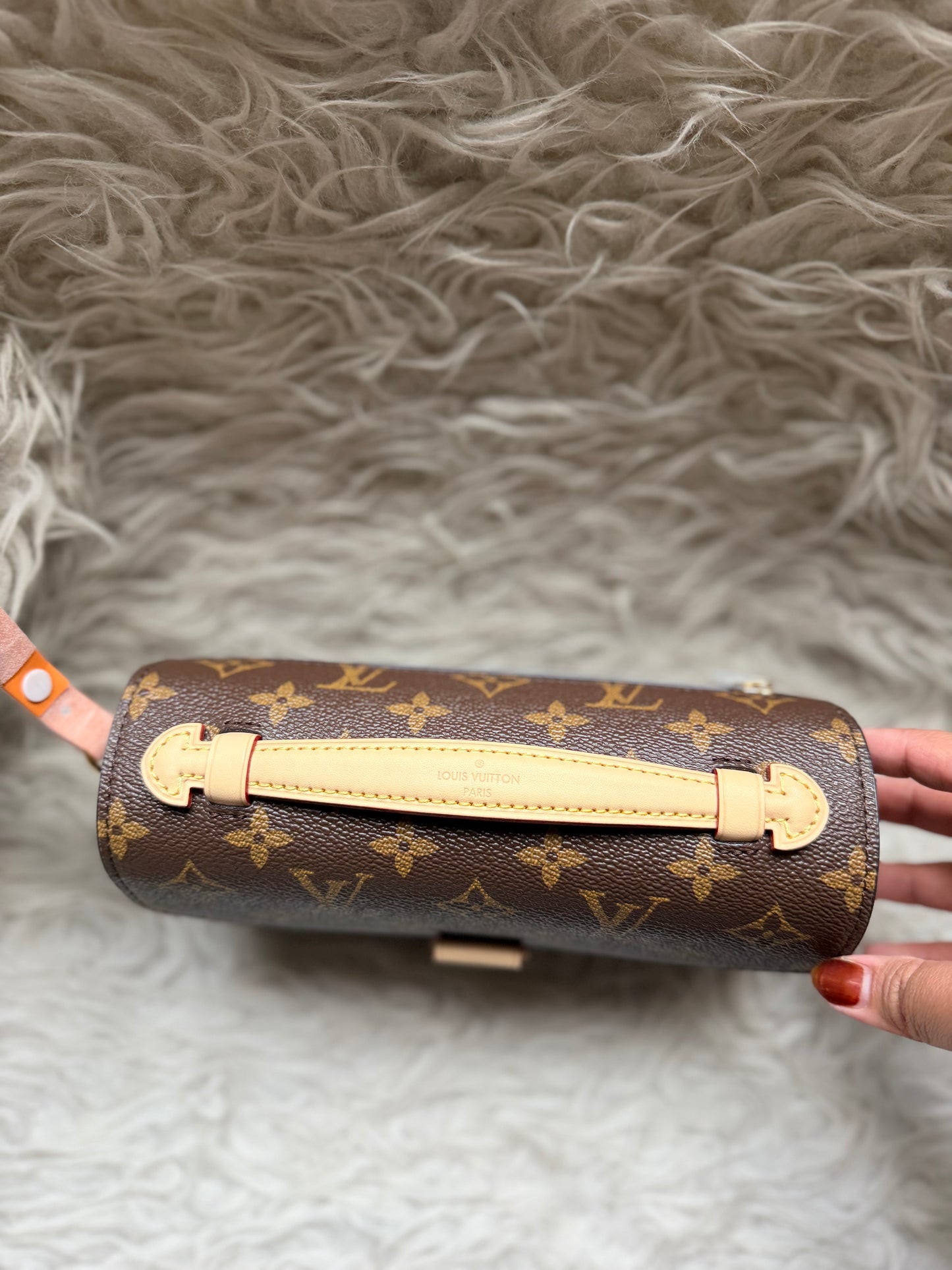 LV Pochette Metis East West