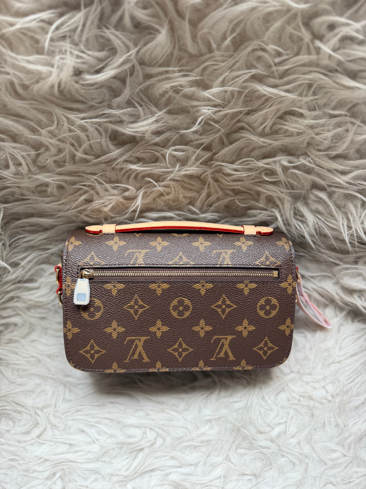 LV Pochette Metis East West